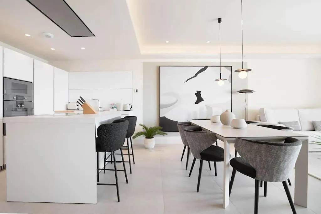 Brand New Luxury 2Bd Velaya Beachfront Rdr442 エステポナ アパート